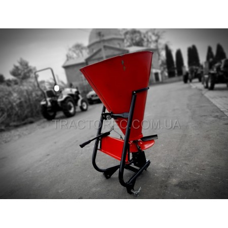 Розкидач мінеральних добрив об'ємом 100л на триточкове кріплення трактора, мінітрактора, регулююче кріплення, металевий резервуар, проста та надійна конструкція. Шип РУМ-100